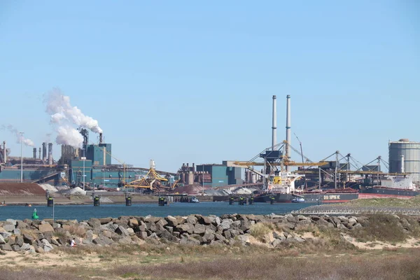 IJmuiden, Hollanda - 20 Nisan 2022: Tata Çelik endüstrisi, eski adıyla Corus ve Hoogovens