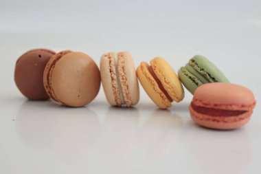 Farklı renkte ve aromalı makarna.