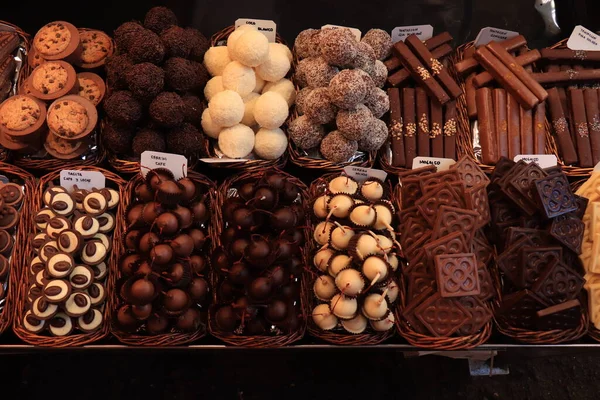 Barselona Spanya Bir Markette Lüks Çikolatalı Pralinler — Stok fotoğraf
