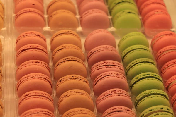 Macarons Various Flavors Soft Colors Display Store — Stock Photo, Image