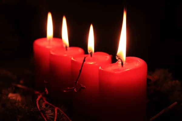 Four Red Burning Candles Row Christmas Centerpiece — Fotografia de Stock