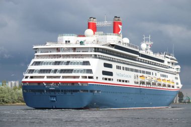 IJmuiden, Hollanda - 30 Nisan 2022: MS Bolette yolcu gemisi, Fred Olsen Cruise tarafından işletiliyor, önceki adıyla Amsterdam, Holland America Line 'a ait.