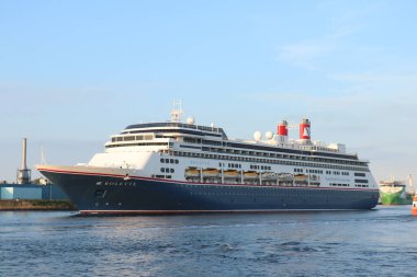 IJmuiden, Hollanda - 1 Mayıs 2022: MS Bolette yolcu gemisi, Fred Olsen Cruise tarafından işletiliyor, önceki adıyla Amsterdam, Holland America Line 'a ait.