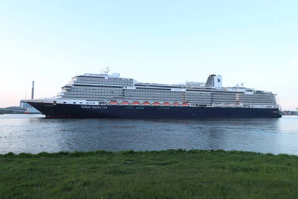 IJmuiden, Hollanda - 1 Mayıs 2022: MS Rotterdam Hollanda Amerika Hattı 'nın işletmecisi ve sahibi, Fincantieri, İtalya