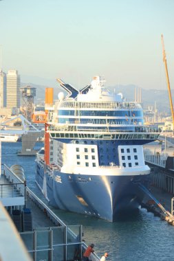 Barcelona, İspanya - 24 Eylül 2019: Barcelona 'daki gemi terminaline demirlemiş olan Ünlüler Sınırı