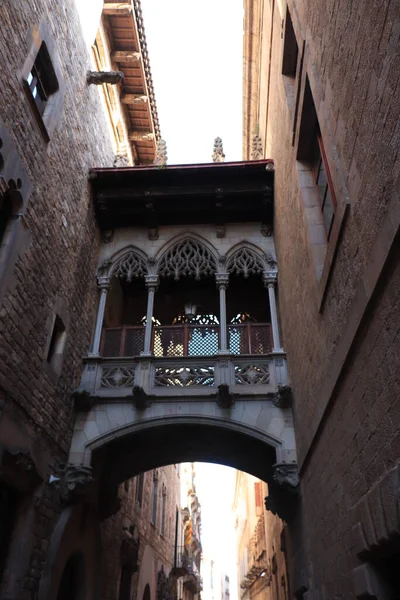 Барселона Іспанія September 2019 Pont Del Bisbe Gothic Quarter Barrio — стокове фото