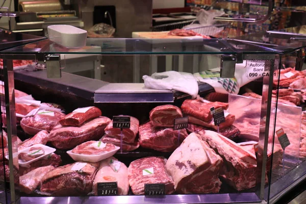 Barcelona España Septiembre 2019 Carne Exhibición Departamento Carnicería Supermercado Lujo —  Fotos de Stock