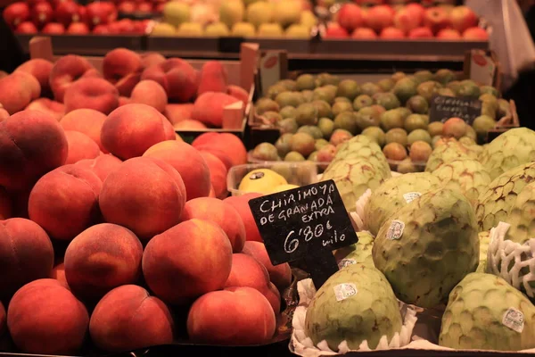 Barcelona Espanha Setembro 2019 Frutas Coloridas Mercado Boqueria Diferentes Tipos — Fotografia de Stock