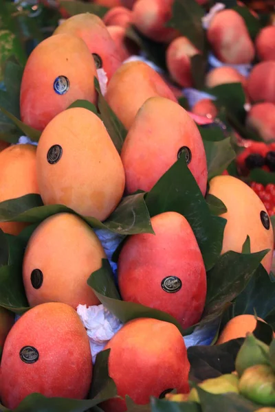 Barcelona Spain September 30Th 2019 Colorful Mangoes Boqueria Market Big — Stock Photo, Image