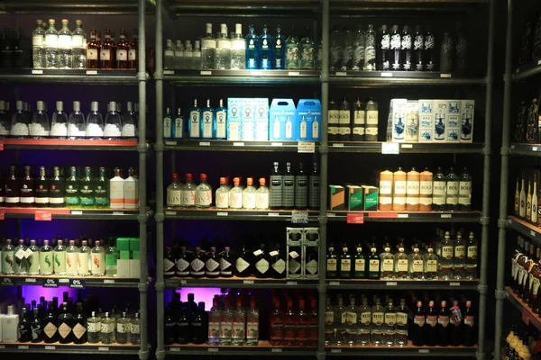 Amsterdam Schiphol Airport Netherlands September 24Th 2019 Gin Jenever Bottles — Fotografia de Stock