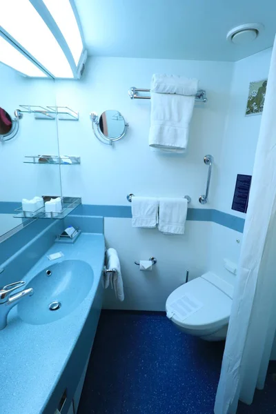 Βαρκελώνη Ισπανία Σεπτεμβρίου 2019 Costa Magica Standard Cabin Bathroom — Φωτογραφία Αρχείου