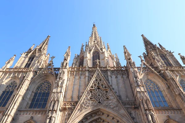 Barselona, İspanya - 29 Eylül 2019: Gotik Katedral Barselona, ana girişin ayrıntıları