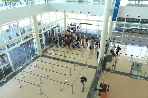 Barcelona Espanha Setembro 2019 Passageiros Saindo Terminal Cruzeiros Barcelona Fazendo — Fotografia de Stock