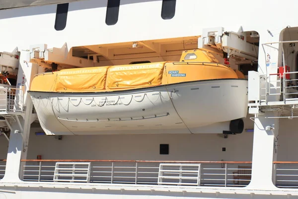 西班牙巴塞罗那 2019年9月24日 Costa Magica号救生艇或安全船 — 图库照片