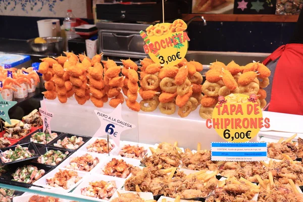 Barcelona Spain September 30Th 2019 Chipirones Fried Squid Potatos Paper — 스톡 사진