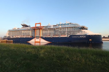 IJmuiden, Hollanda - 14 Mayıs 2022: Ünlülerin Zirvesi, Zeesluis Ijmuiden 'dan Kuzey Denizi' ne doğru yola çıktı.