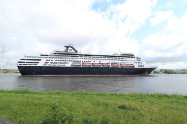 IJmuiden, Hollanda - 25 Mayıs 2022: Vasco da Gama Cruise Ship, sahibi Mystic Invest, Nicko Cruises. Eski HAL Statendam.