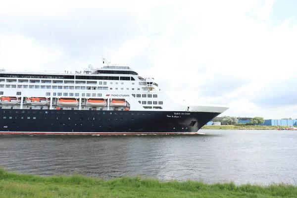 IJmuiden, Hollanda - 25 Mayıs 2022: Vasco da Gama Cruise Gemisi, Nicko Cruises tarafından işletiliyor. Eski HAL Statendam. Yayın ayrıntıları