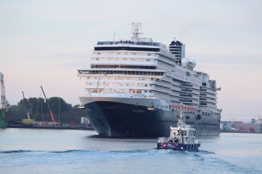 IJmuiden, Hollanda - 1 Mayıs 2022: MS Rotterdam Hollanda Amerika Hattı 'nın işletmecisi ve sahibi, Fincantieri, İtalya