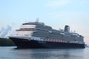 IJmuiden, Hollanda - 1 Mayıs 2022: MS Rotterdam Hollanda Amerika Hattı 'nın işletmecisi ve sahibi, Fincantieri, İtalya