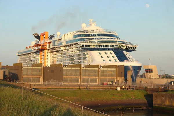 Ijmuiden Nederländerna Maj 2022 Celebrity Apex Drivs Celebrity Cruises Sjöslussen — Stockfoto