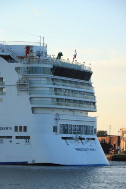 Ijmuiden, Hollanda - 24 Mayıs 2022: Norveç Gemi Şirketi 'nin sahibi ve işletmecisi Norveç Şafağı. Kıç ve kıç kamaralarının ayrıntıları