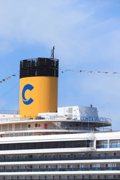 2022年6月12日 荷兰伊梅登 Costa Fortuna 为Costa Crociere所拥有 停泊在Felison Cruise终点站Ijmuiden 漏斗及公司标志详情 — 图库照片