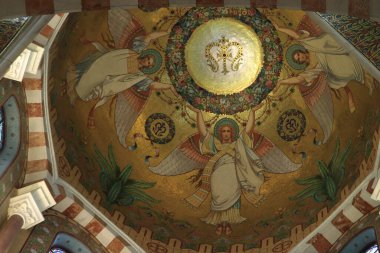 Marsilya, Fransa - 25 Eylül 2019: Marsilya 'daki Notre Dame De La Garde Katedrali. Mozaik tavanın ayrıntıları