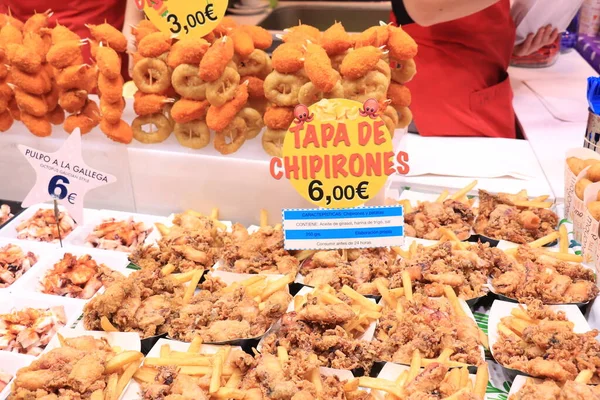 Barcelona Spain Sseptember 30Th 2019 Chipirones Fried Squid Potatos Paper — стоковое фото
