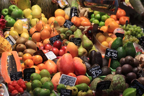 Barcelona Espanha Setembro 2019 Frutas Coloridas Mercado Boqueria Diferentes Tipos — Fotografia de Stock