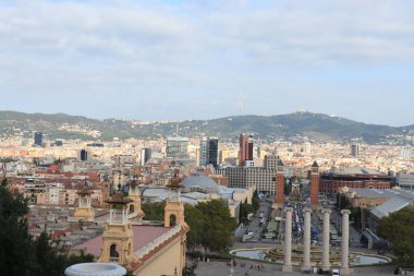 Barcelona, İspanya - 28 Eylül 2019: Montjuic tepesinde yer alan Museu Nacional 'den Barcelona Plaza de Espana manzarası