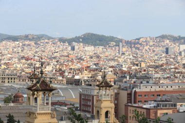 Barcelona, İspanya - 28 Eylül 2019: Montjuic tepesinde yer alan Museu Nacional 'den Barcelona Plaza de Espana manzarası