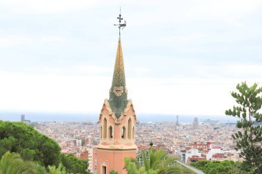 Barselona, İspanya - 28 Eylül 2019: Parc Guell yakınlarındaki Gaudi Müzesi. Antoni Gaudi 'nin evi neredeyse 20 yıldır, 1906' dan 1925 'in sonuna kadar..