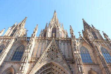 Barselona, İspanya - 29 Eylül 2019: Gotik Katedral Barselona, ana girişin ayrıntıları