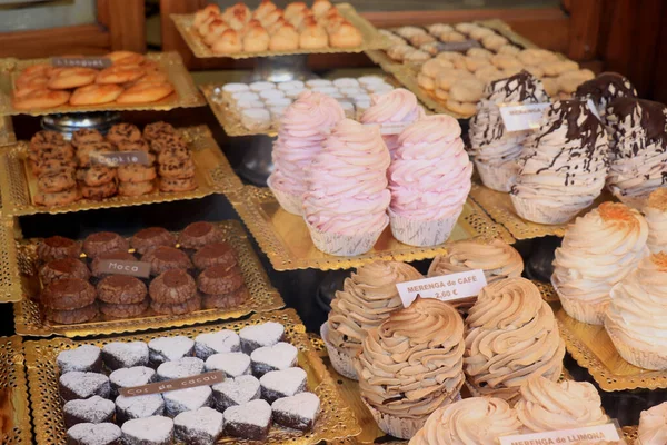 Barcelona España Septiembre 2019 Deliciosos Merengues Dulces Escaparate Confitería Barcelona — Foto de Stock