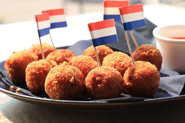 Dutch Bitterballen Com Mostarda Almôndegas Fritas Recheadas Quentes Servidas Holanda — Fotografia de Stock