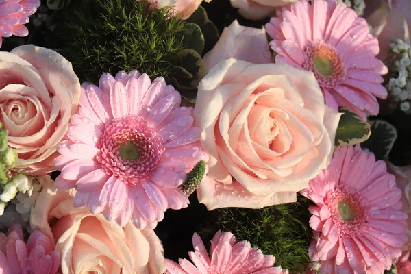 Rosas Rosa Pálido Gerberas Arranjo Casamento Floral — Fotografia de Stock