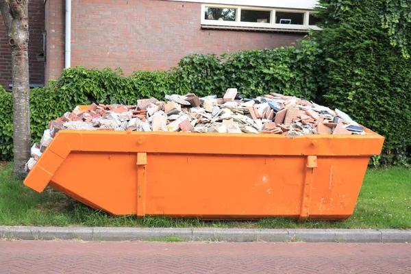 Old Demolished Bricks Orange Garbage Dumpster — Fotografia de Stock