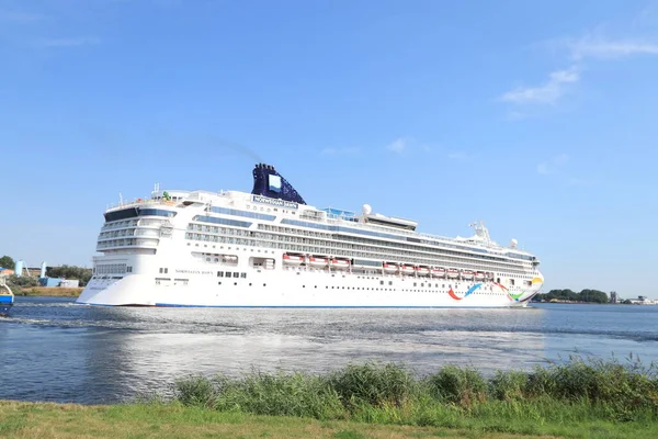 Ijmuiden Países Bajos Agosto 2022 Norwegian Dawn Propiedad Operado Por —  Fotos de Stock