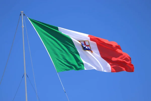 意大利的民用海军旗帜 意大利商船用以表示其国籍的船旗 — 图库照片