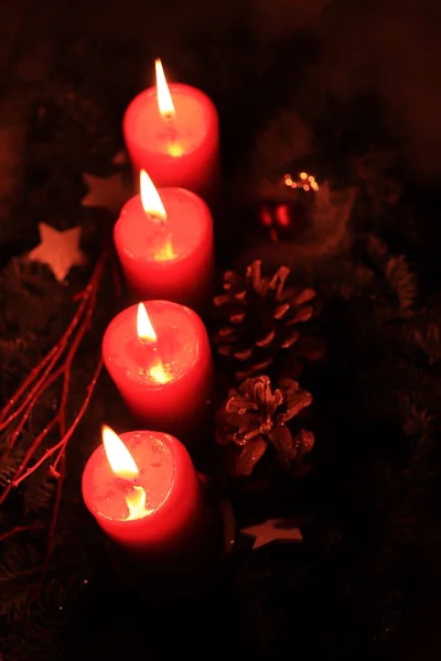 Four Red Burning Candles Row Christmas Centerpiece — Stok fotoğraf