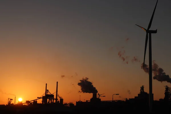 Skyline Van Een Industriegebied Tijdens Zonsondergang Vroege Zomer — Stockfoto