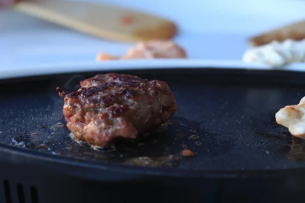 Carne Numa Grelha Mesa Dutch Gourmetten Gourmetten Uma Refeição Natal — Fotografia de Stock