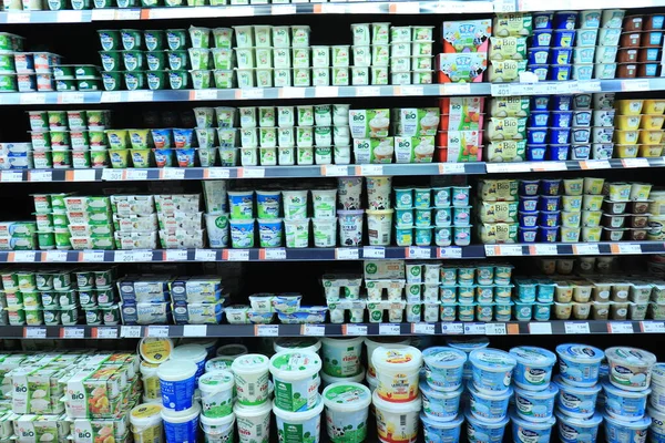 Digoin Francia Septiembre 2022 Refridgerator Con Yogures Postres Supermercado —  Fotos de Stock