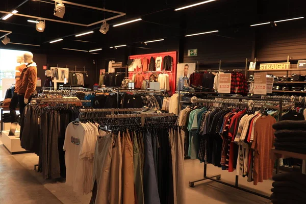 Moulins Francia Septiembre 2022 Fashion Store Mens Department Una Multinacional — Foto de Stock