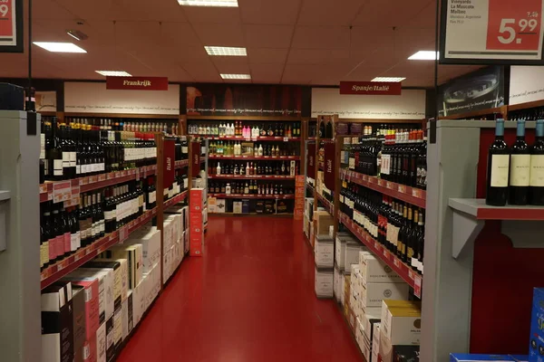 オランダのアッセン 2022年5月13日 卸売店の酒類部門 ワイン部門 — ストック写真