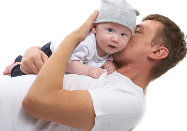 Papá abraza bebé hijo —  Fotos de Stock