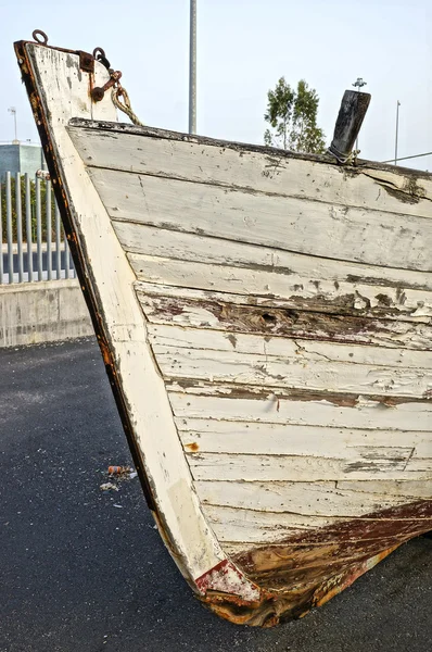 Wooden hull boat — Stock Photo, Image