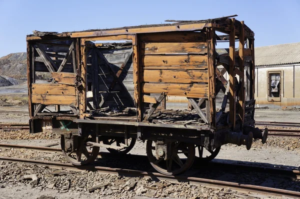 terk edilmiş İmkanları yük vagonu.