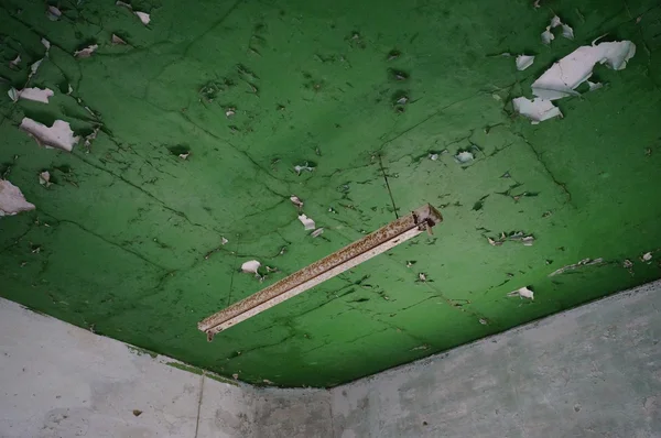 Cracked ceiling — Stock Photo, Image